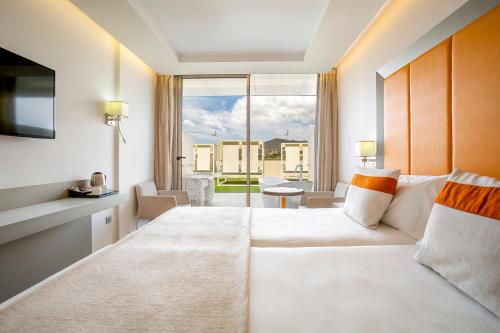 Habitación Doble con terraza - 2 camas del hotel Torre Del Mar. Foto 1