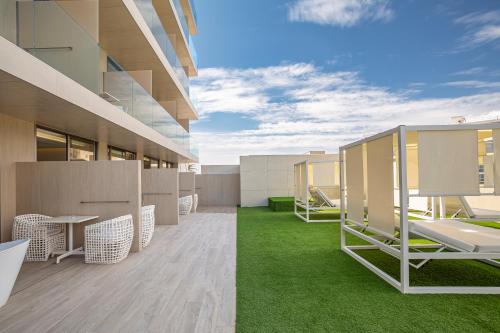 Habitación Doble con terraza - 2 camas del hotel Torre Del Mar. Foto 7