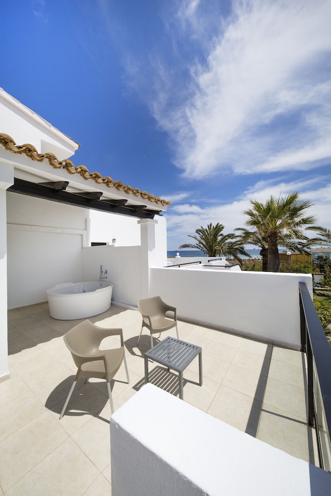 Habitación doble Vista Jardín Balcón o Terraza Superior Jacuzzi 2 Camas individuales del hotel Fergus Style Bahamas