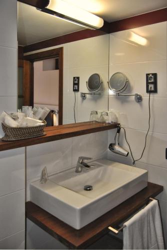 Double or Twin Room del hotel Rural El Mondalón. Foto 10