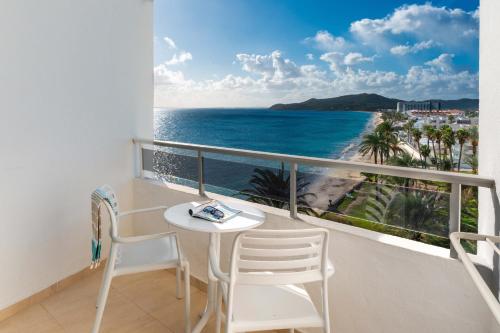 Habitación Doble Superior con vistas al mar - 2 camas del hotel Vibra Algarb. Foto 7