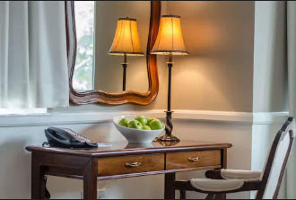 Habitación Deluxe, 1 cama de matrimonio grande del hotel The Garden City. Foto 4