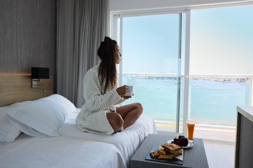 Habitación Doble con vistas al mar - 2 camas del hotel Simbad. Foto 12