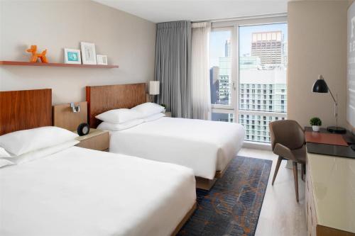 Habitación Queen con dos camas queen y vista a la ciudad - Planta alta del hotel Hyatt Centric Times Square New York. Foto 2