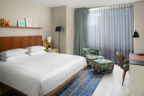 Habitación con cama extragrande. del hotel Hyatt Centric Times Square New York. Foto 2