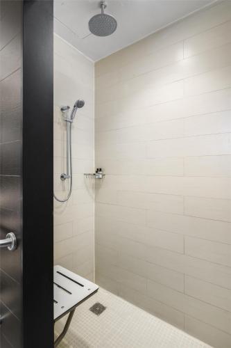 Habitación con dos camas queen y ducha adaptada - Acceso para personas con movilidad reducida del hotel Hyatt Centric Times Square New York. Foto 2
