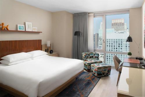 Habitación con cama extragrande y vistas a la ciudad - Planta superior del hotel Hyatt Centric Times Square New York. Foto 3