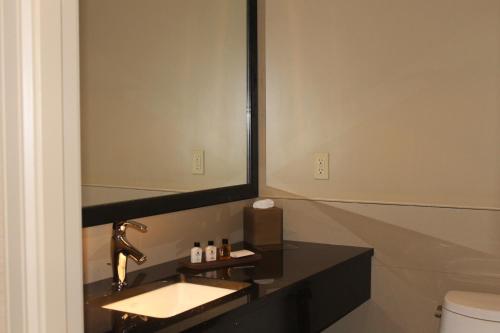 Habitación Deluxe con 2 camas grandes del hotel Opera House. Foto 1