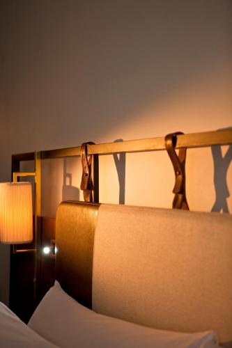 Estudio - Cama extragrande del hotel Refinery. Foto 2