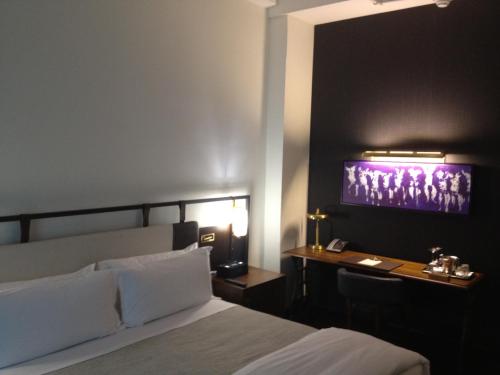 Estudio - Cama extragrande del hotel Refinery. Foto 4