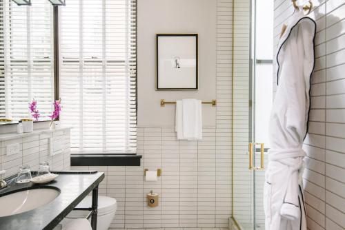 Deluxe con 2 camas grandes del hotel Refinery. Foto 3