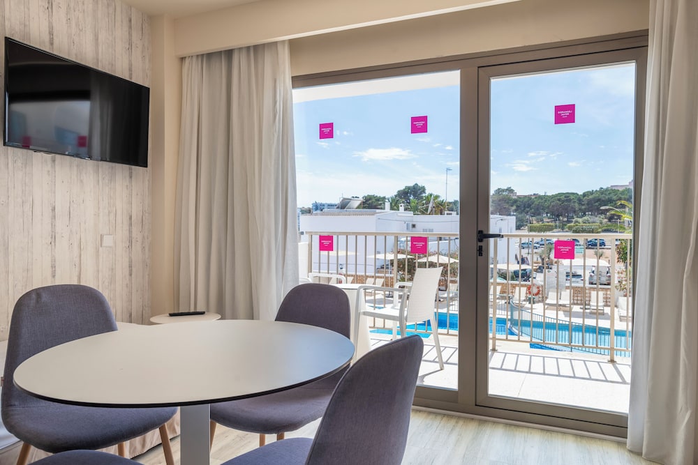 Apartamento del hotel Leonardo Royal Hotel Ibiza Santa Eulalia. Foto 4