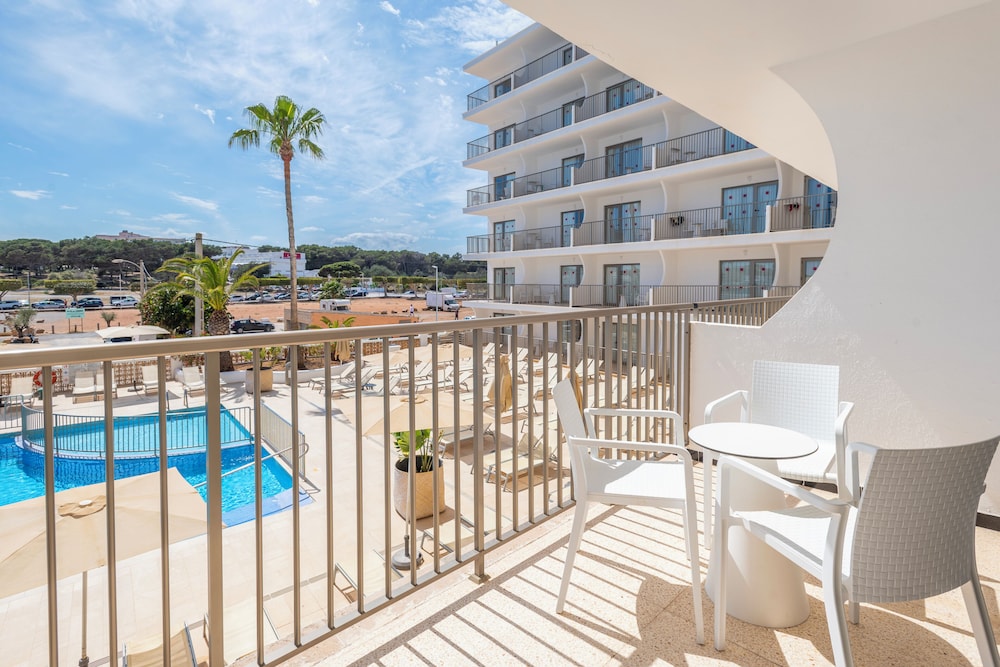 Apartamento del hotel Leonardo Royal Hotel Ibiza Santa Eulalia. Foto 5