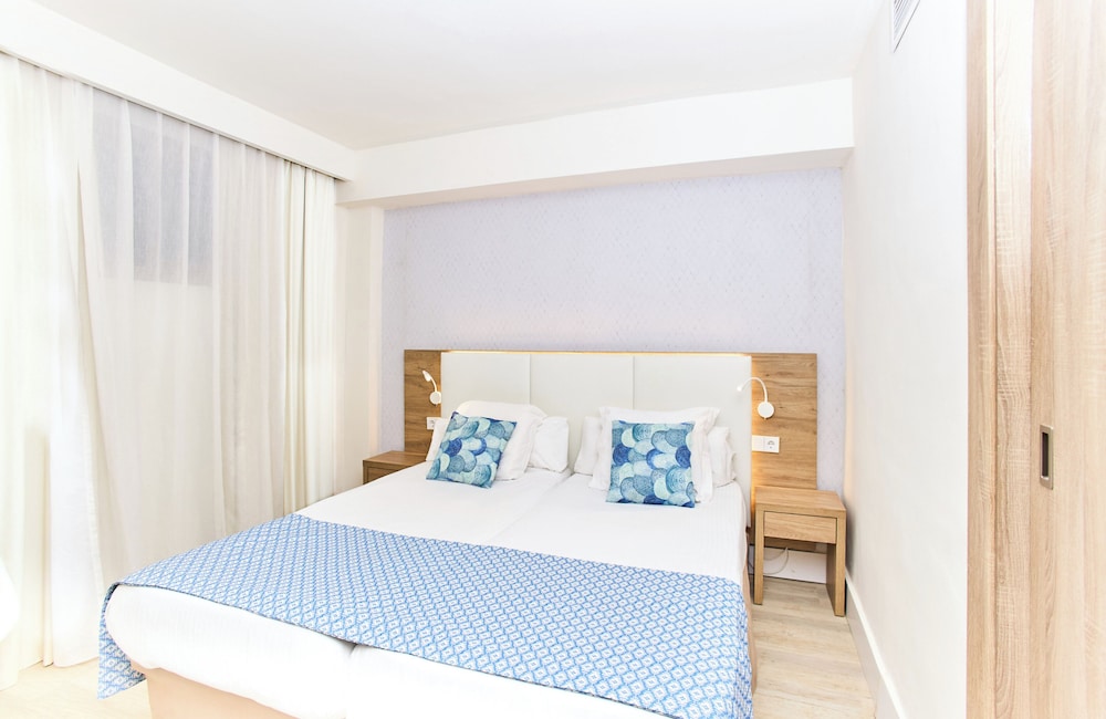 Apartamento del hotel Leonardo Royal Hotel Ibiza Santa Eulalia. Foto 7