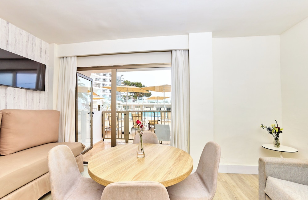 Apartamento del hotel Leonardo Royal Hotel Ibiza Santa Eulalia. Foto 13