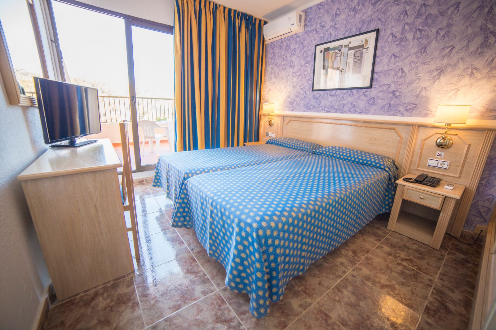 Habitación doble del hotel Cala San Miguel Hotel Ibiza, Curio Collection by Hilton