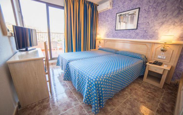 Habitación doble Económica del hotel Cala San Miguel Hotel Ibiza, Curio Collection by Hilton