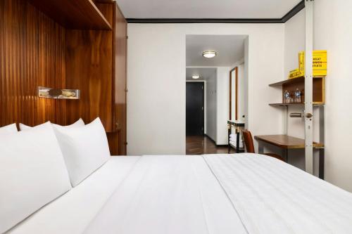 Classic King Reserve Room w/ Foyer Entrance del hotel Le Méridien New York, Central Park. Foto 7