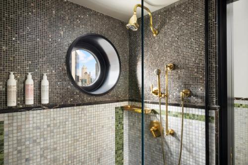 One - Bedroom Park Suite with King Bed and Sofa Bed del hotel Le Méridien New York, Central Park. Foto 4