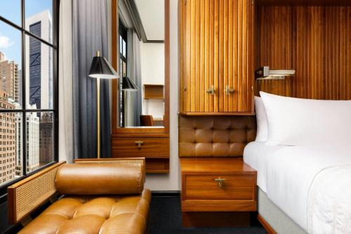 One - Bedroom Park Suite with King Bed and Sofa Bed del hotel Le Méridien New York, Central Park. Foto 13