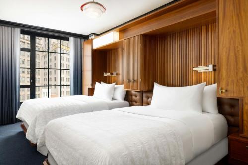 Habitación Doble Clásica con 2 camas dobles del hotel Le Méridien New York, Central Park. Foto 7