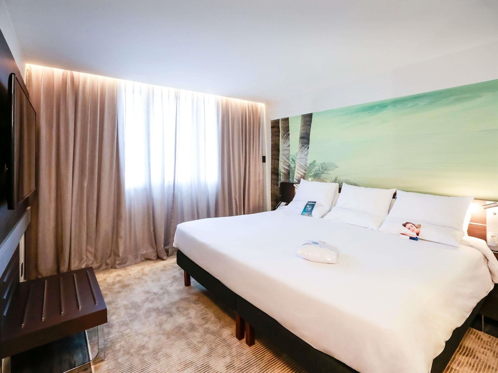 Suite con cama King y sofá - cama del hotel Novotel São Paulo Morumbi