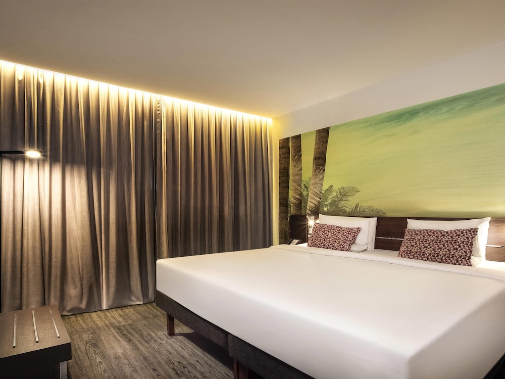 Suite con cama King y sofá - cama del hotel Novotel São Paulo Morumbi. Foto 5