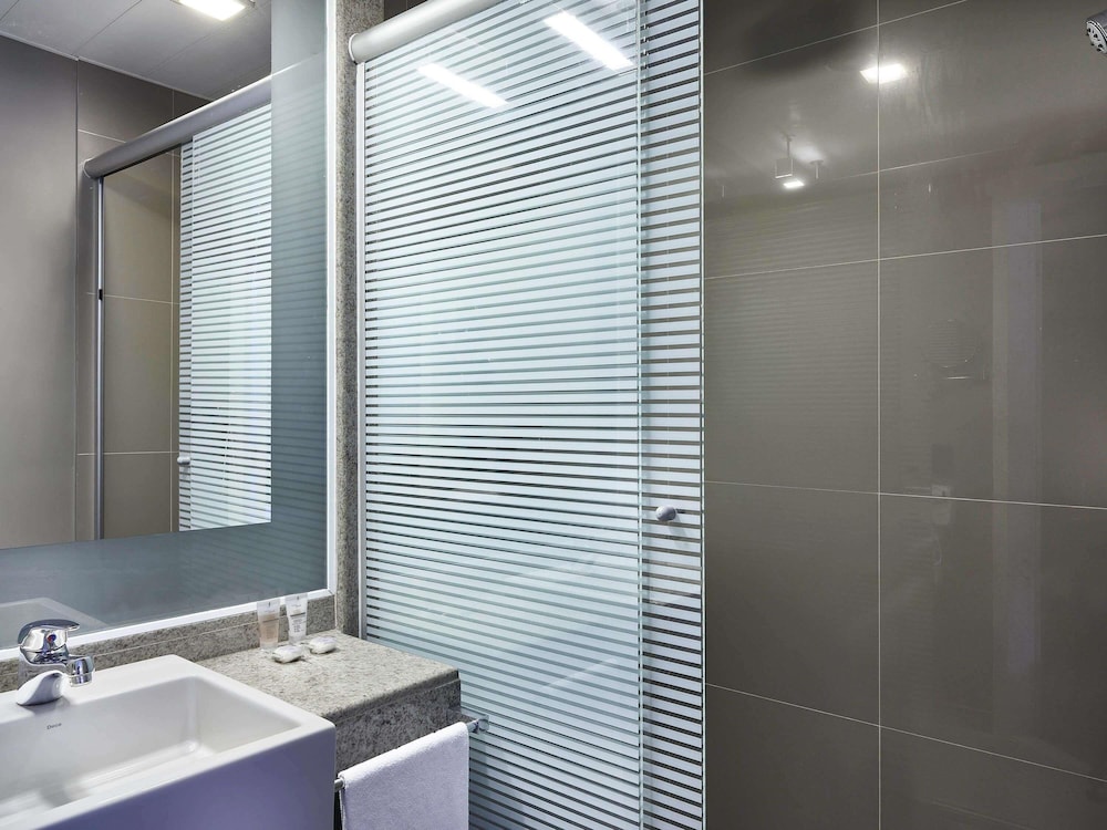 Apartamento Superior con cama Queen y vistas al Puente Estaiado del hotel Novotel São Paulo Morumbi. Foto 7