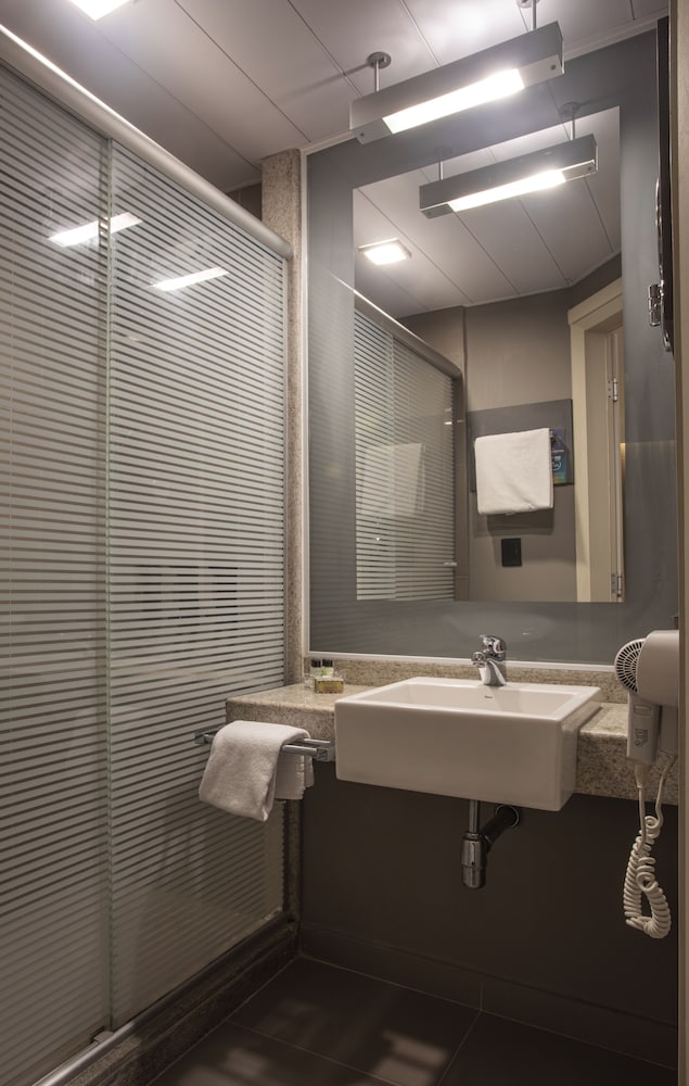 Apartamento familiar con cama Queen y sofá - cama para niños del hotel Novotel São Paulo Morumbi. Foto 8