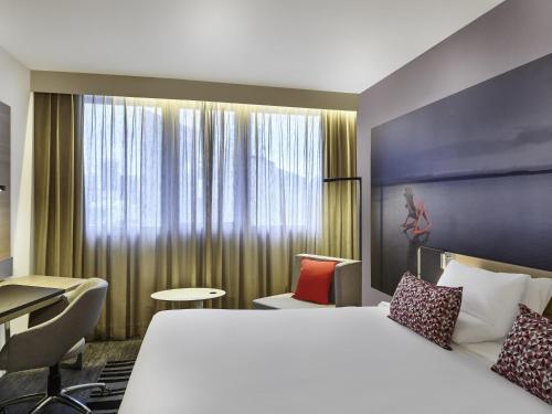 Apartamento Ejecutivo con cama Queen y vistas al Puente Estaiado del hotel Novotel São Paulo Morumbi. Foto 4