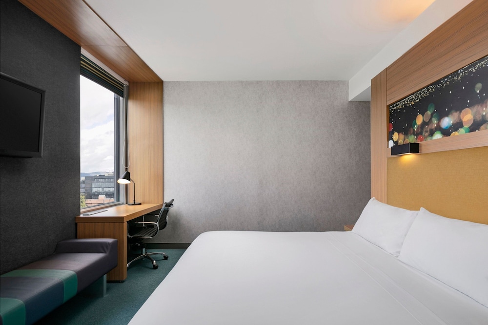 aloft, Habitación, 1 cama de matrimonio grande del hotel Aloft Bogota Airport. Foto 3