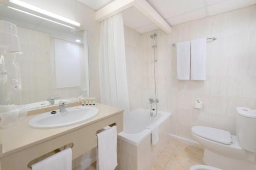Habitación Triple del hotel Azuline Bergantín. Foto 9