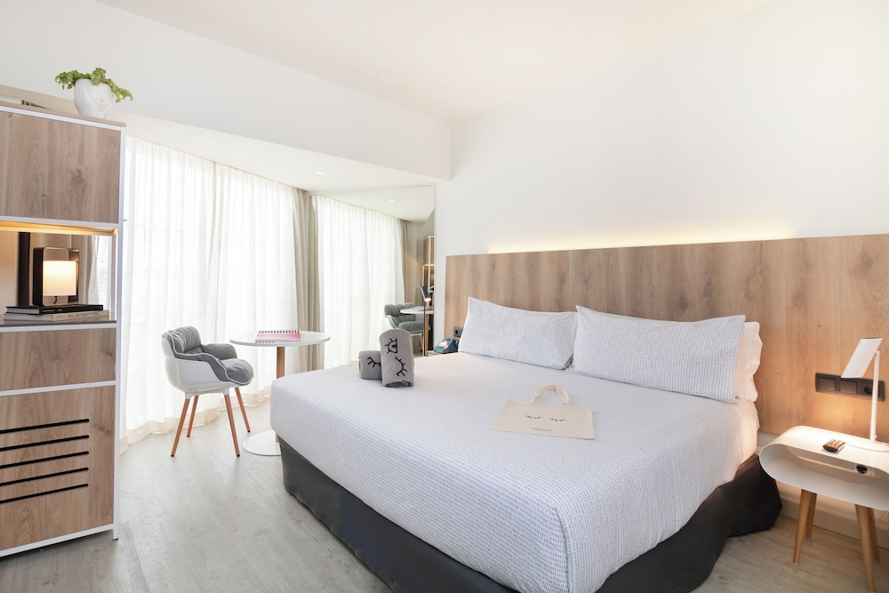 2 Habitaciones INNSiDE Conectadas Vista a la Ciudad del hotel Innside By Meliá Ibiza Beach. Foto 1