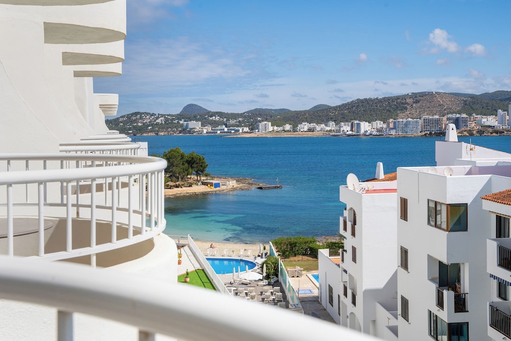 2 Habitaciones INNSiDE Interconectadas Vista al Mar del hotel Innside By Meliá Ibiza Beach. Foto 3