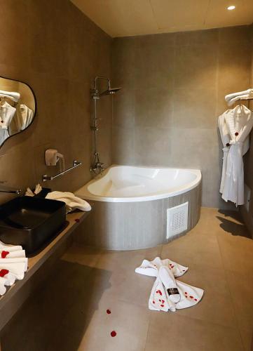 Suite del hotel Rawabi Marrakech And Spa. Foto 6