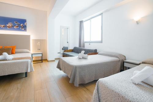 Habitación cuádruple del hotel Florencio. Foto 6