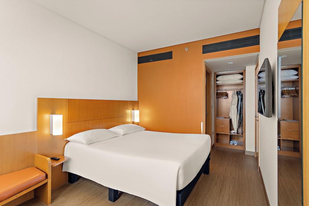 Habitación Doble Estándar del hotel Ibis Abu Dhabi Gate