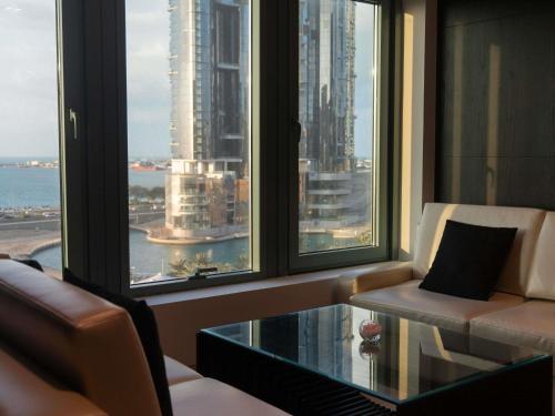 Suite Imperial con vistas al mar - Cama extragrande del hotel Sofitel Abu Dhabi Corniche. Foto 5