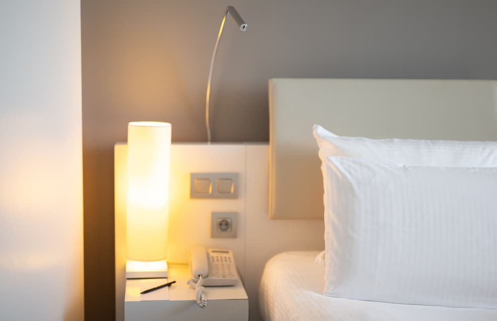 Habitación clásica, 1 cama de matrimonio grande del hotel Pullman Brussels Centre Midi. Foto 6