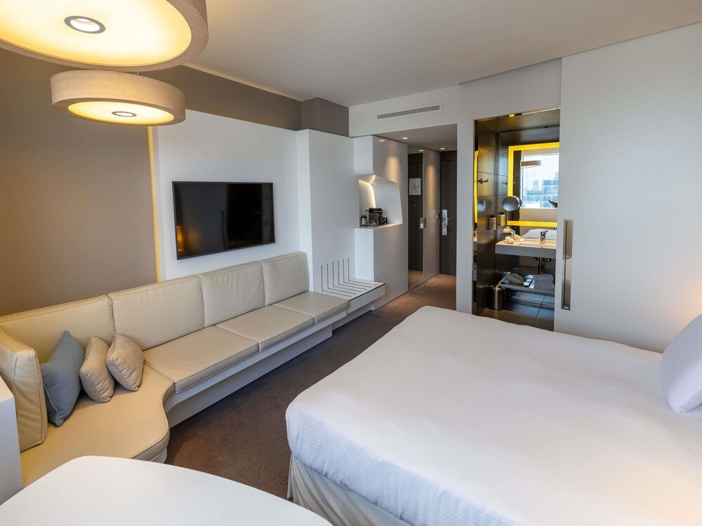 Habitación clásica, 1 cama de matrimonio grande del hotel Pullman Brussels Centre Midi. Foto 6