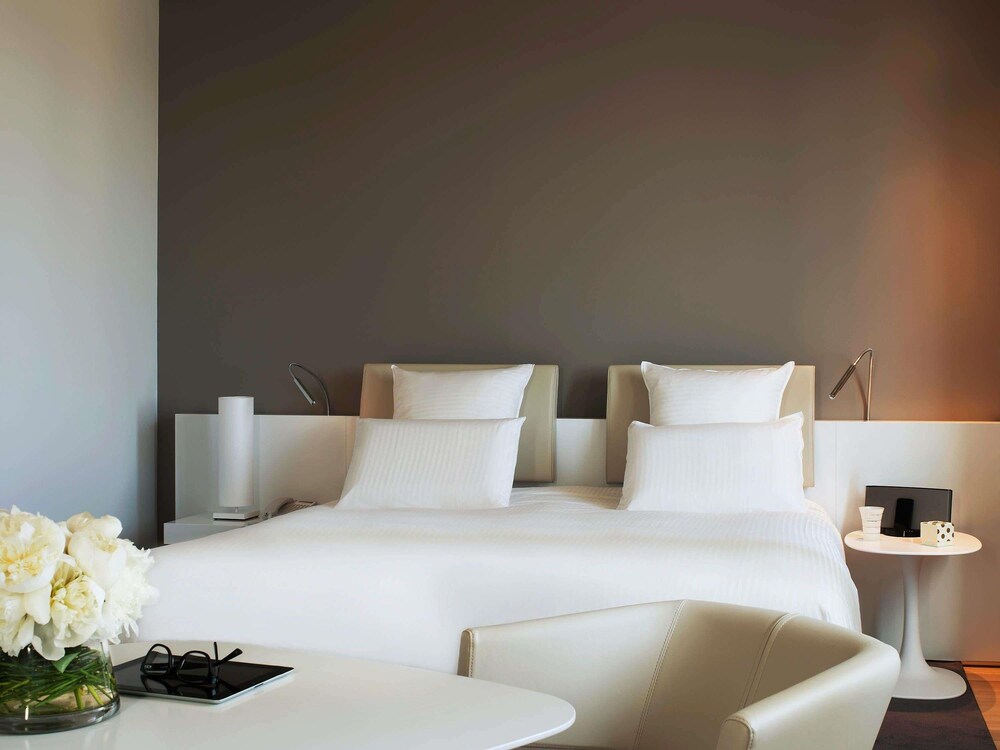 Habitación clásica, 1 cama de matrimonio grande del hotel Pullman Brussels Centre Midi. Foto 10