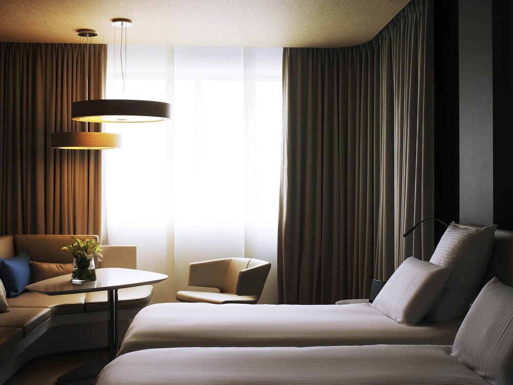 Habitación clásica, 2 camas individuales del hotel Pullman Brussels Centre Midi. Foto 3