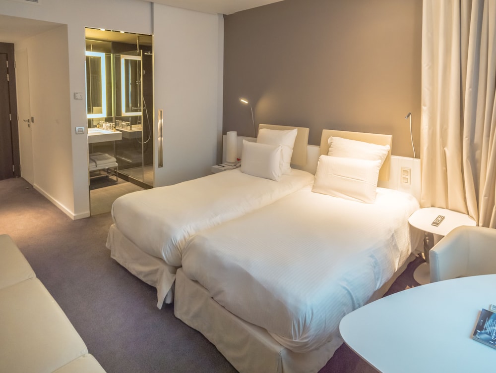 Habitación clásica, 2 camas individuales del hotel Pullman Brussels Centre Midi. Foto 1