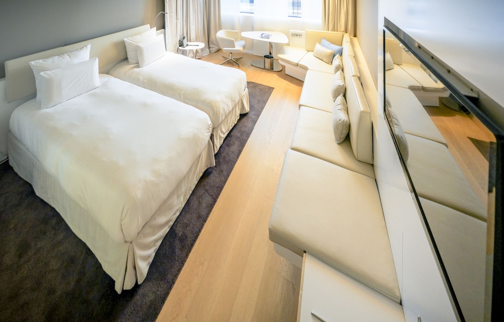 Habitación superior, 2 camas individuales, vistas a la ciudad del hotel Pullman Brussels Centre Midi. Foto 9