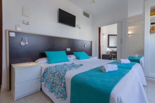 Quadruple Room - Happy Tribe del hotel Orosol. Foto 2