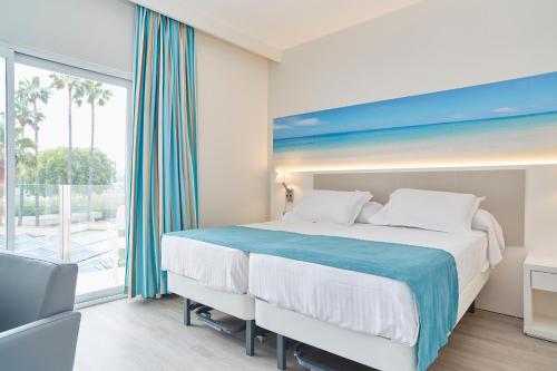 Premium Superior Double Room Pool View del hotel Invisa Es Pla. Foto 1