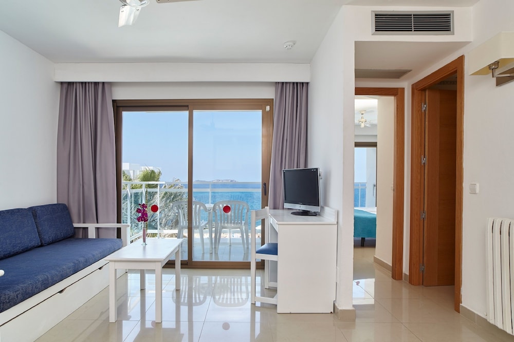 Apartamento estándar, balcón del hotel Nereida. Foto 1