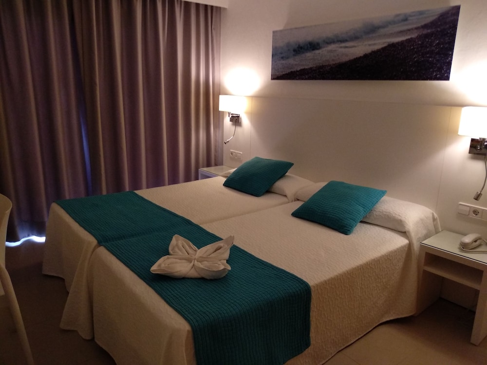 Apartamento estándar, balcón del hotel Nereida. Foto 2