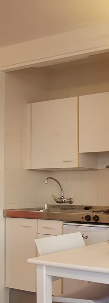 Apartamento Balcón o Terraza 1 habitación Sofá Cama incluido 2 Camas individuales kitchenette Normal del hotel Nereida. Foto 3