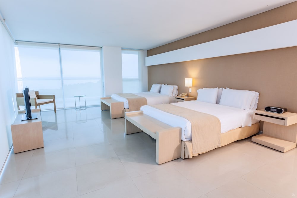 Habitación estándar doble con dos camas, 2 camas dobles del hotel Sonesta Cartagena. Foto 2